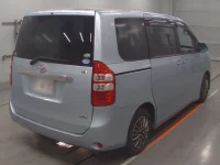 Toyota NOAH лот № 30723 оценка R  с аукциона в Японии 1