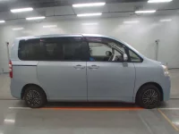 Toyota NOAH лот № 30723 оценка R  с аукциона в Японии 2