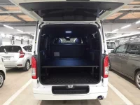 Toyota HIACE VAN лот № 36135 оценка 5  с аукциона в Японии 8