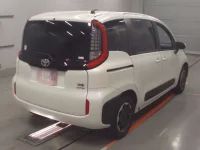Toyota SIENTA лот № 30623 оценка 5  с аукциона в Японии 1