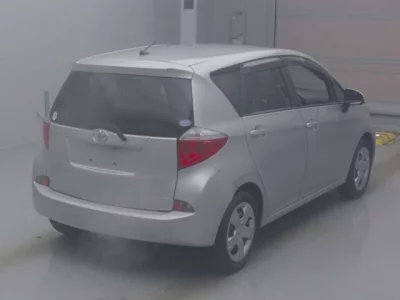 Toyota RACTIS  с аукциона в Японии