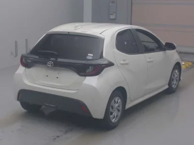 Toyota YARIS  с аукциона в Японии