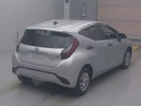 Toyota AQUA лот № 219 оценка 4  с аукциона в Японии 1