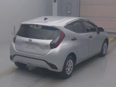 Toyota AQUA  с аукциона в Японии