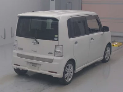 Toyota PIXIS SPACE  с аукциона в Японии