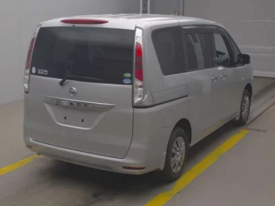 Nissan SERENA  с аукциона в Японии