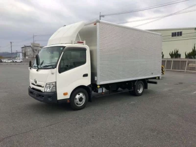 Toyota DYNA  с аукциона в Японии