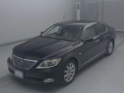 Lexus LS  с аукциона в Японии