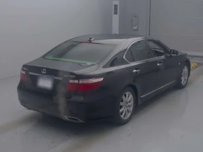 Lexus LS  с аукциона в Японии
