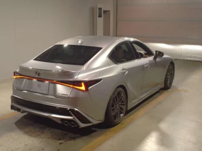 Lexus IS