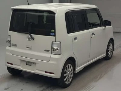 Toyota PIXIS SPACE  с аукциона в Японии
