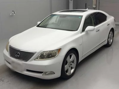 Lexus LS  с аукциона в Японии