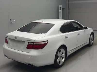 Lexus LS  с аукциона в Японии