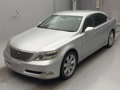 Lexus LS  с аукциона в Японии