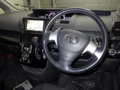 Toyota NOAH  с аукциона в Японии