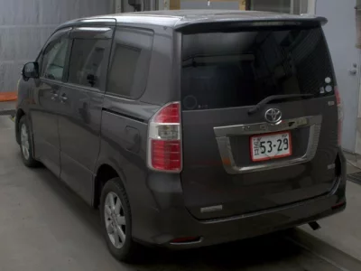 Toyota NOAH  с аукциона в Японии