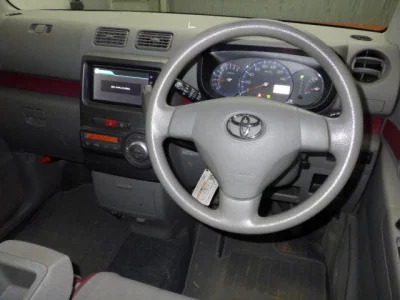 Toyota PIXIS SPACE  с аукциона в Японии