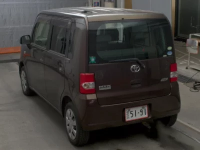 Toyota PIXIS SPACE  с аукциона в Японии