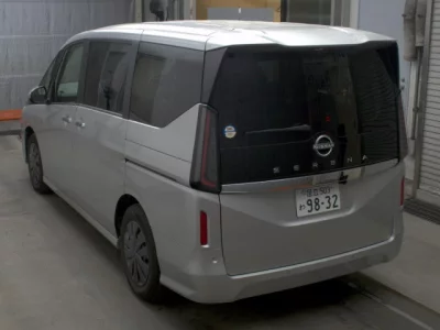 Nissan SERENA  с аукциона в Японии