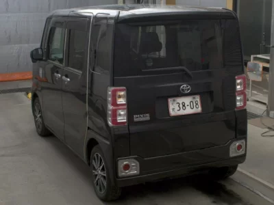 Toyota PIXIS MEGA  с аукциона в Японии