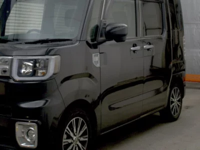 Toyota PIXIS MEGA  с аукциона в Японии