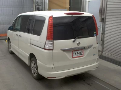 Nissan SERENA  с аукциона в Японии