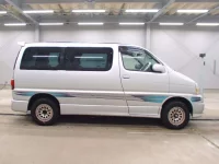 Toyota HIACE REGIUS лот № 3136 оценка 3  с аукциона в Японии 2