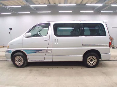 Toyota HIACE REGIUS  с аукциона в Японии
