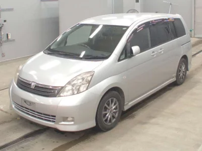 Toyota ISIS  с аукциона в Японии