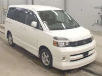 Toyota VOXY лот № 5561 оценка 4  с аукциона в Японии 4