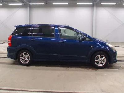 Toyota WISH  с аукциона в Японии