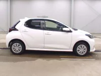 Toyota YARIS лот № 3092 оценка 3.5  с аукциона в Японии 2