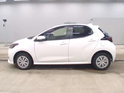 Toyota YARIS  с аукциона в Японии