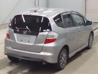 Honda FIT лот № 5586 оценка 3  с аукциона в Японии 1