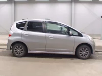 Honda FIT лот № 5586 оценка 3  с аукциона в Японии 2