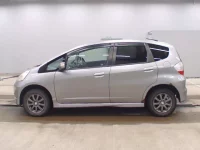 Honda FIT лот № 5586 оценка 3  с аукциона в Японии 3