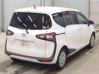Toyota SIENTA  с аукциона в Японии