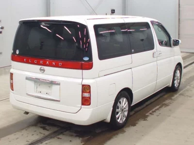 Nissan ELGRAND  с аукциона в Японии