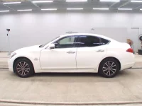 Nissan FUGA лот № 3242 оценка 3.5  с аукциона в Японии 3