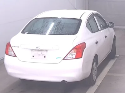 Nissan LATIO  с аукциона в Японии