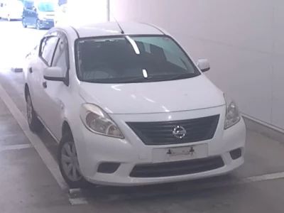 Nissan LATIO  с аукциона в Японии