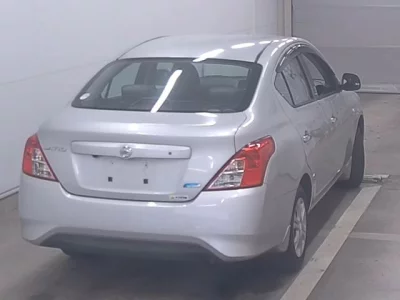 Nissan LATIO  с аукциона в Японии