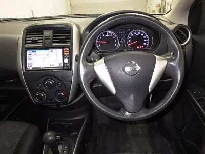 Nissan LATIO  с аукциона в Японии