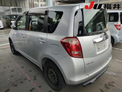 Toyota RACTIS  с аукциона в Японии