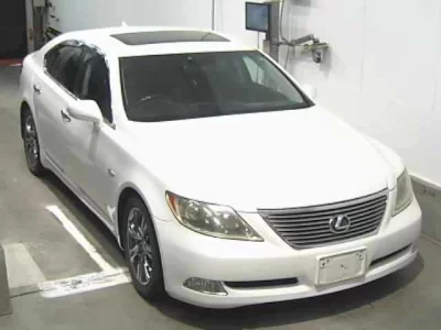 Lexus LS  с аукциона в Японии