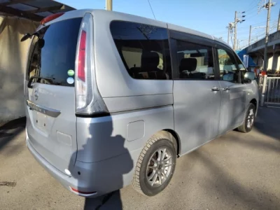 Nissan SERENA  с аукциона в Японии