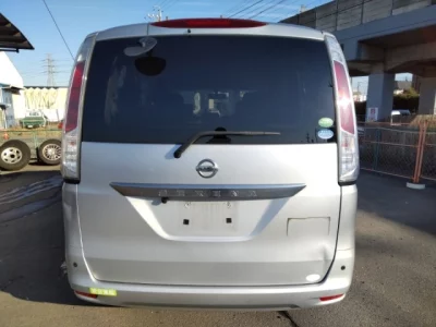 Nissan SERENA  с аукциона в Японии