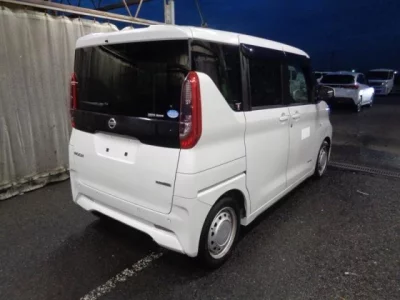 Nissan ROOX  с аукциона в Японии