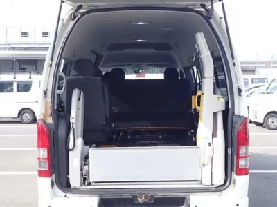 Toyota HIACE  с аукциона в Японии