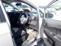 Toyota RACTIS лот № 1025 оценка R  с аукциона в Японии 3